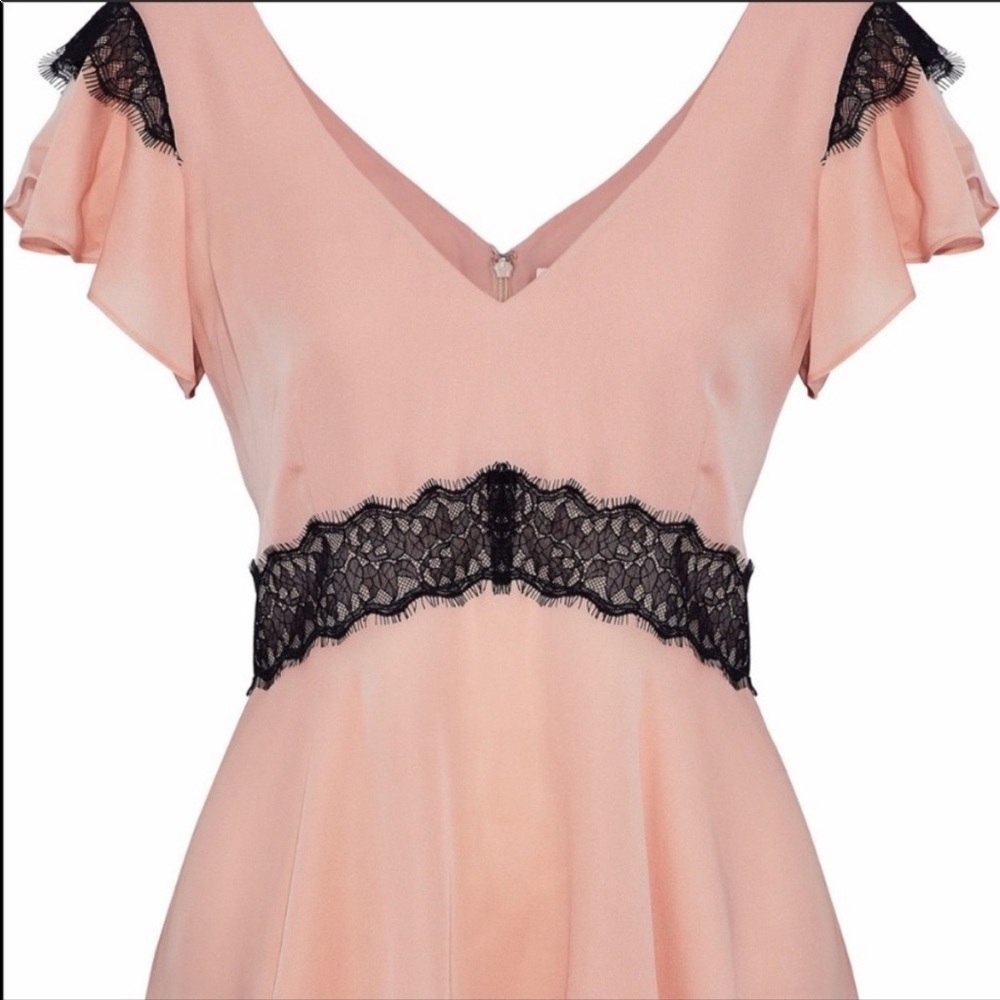 Cinq á Sept silk blouse. Light pink Size M. NWOT